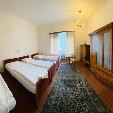Hostel Ea *